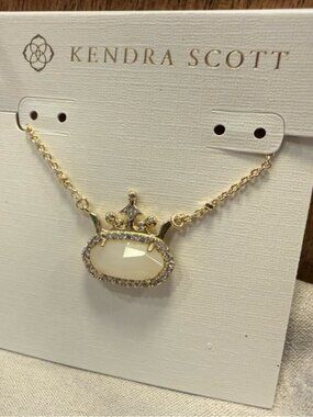 NWT Kendra Scott Gold Disney Princess Short Pendant Crown Necklace